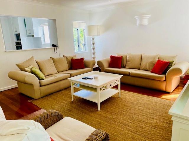 Beachview Apartments At Villa Paradiso Палм Коув Екстериор снимка