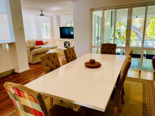 Beachview Apartments At Villa Paradiso Палм Коув Екстериор снимка