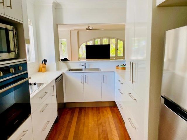 Beachview Apartments At Villa Paradiso Палм Коув Екстериор снимка
