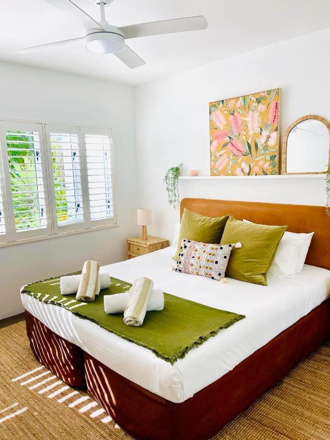 Beachview Apartments At Villa Paradiso Палм Коув Екстериор снимка