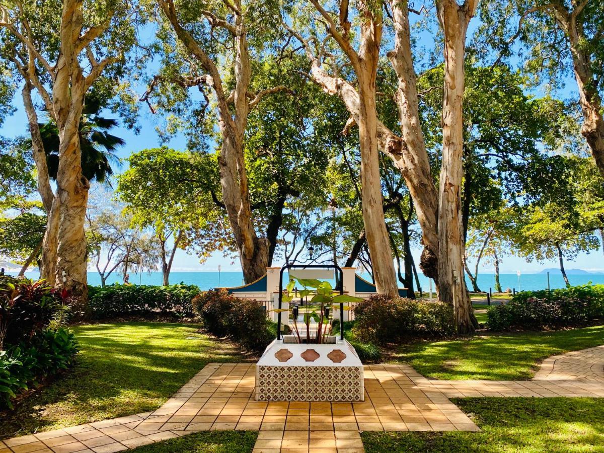 Beachview Apartments At Villa Paradiso Палм Коув Екстериор снимка