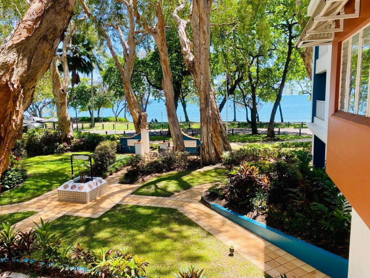 Beachview Apartments At Villa Paradiso Палм Коув Екстериор снимка