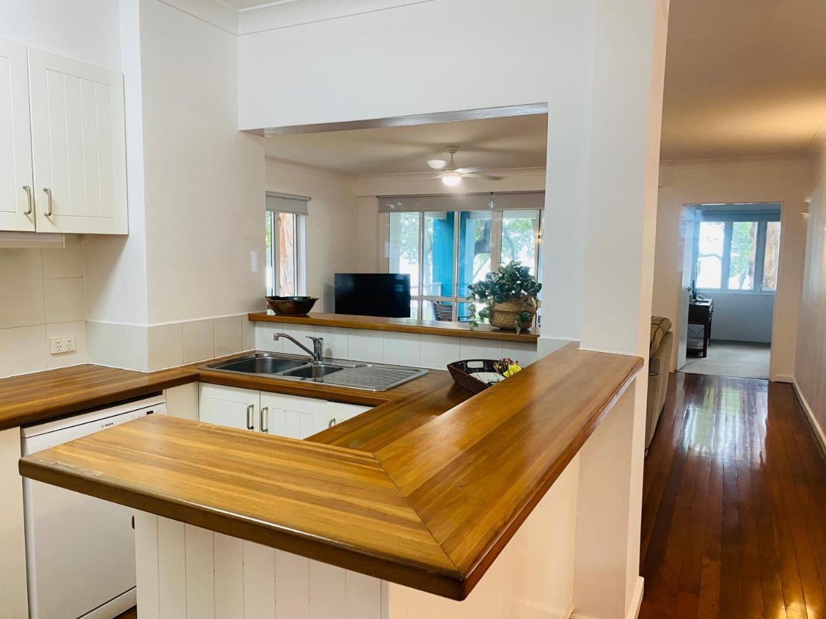 Beachview Apartments At Villa Paradiso Палм Коув Екстериор снимка