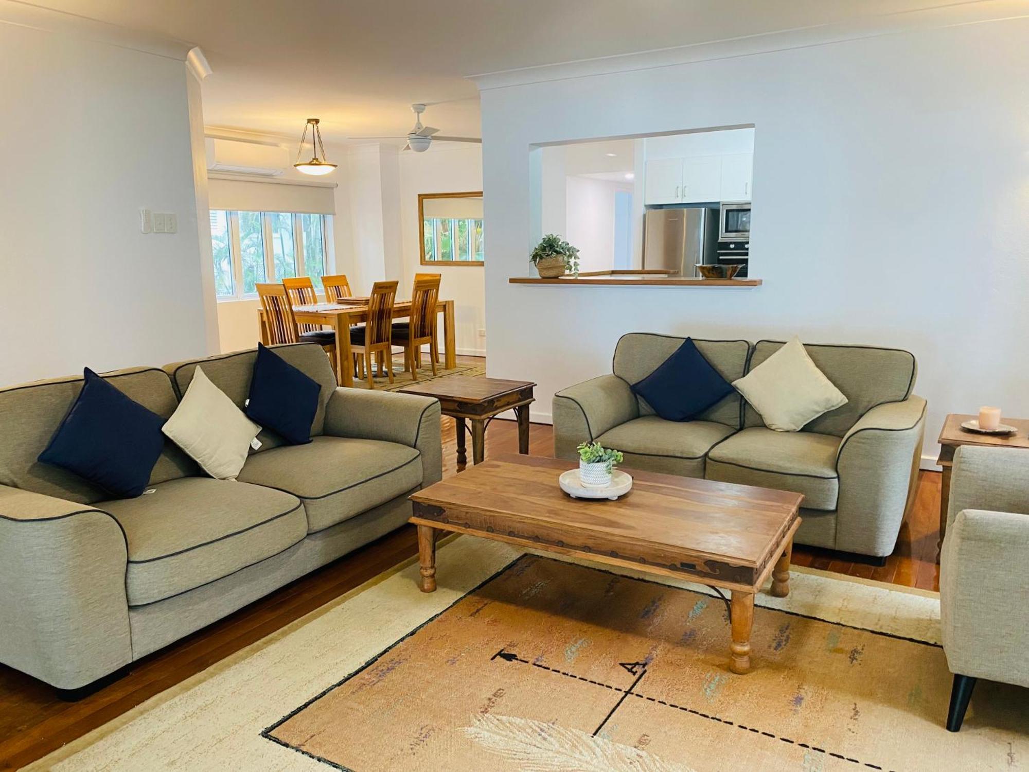 Beachview Apartments At Villa Paradiso Палм Коув Екстериор снимка