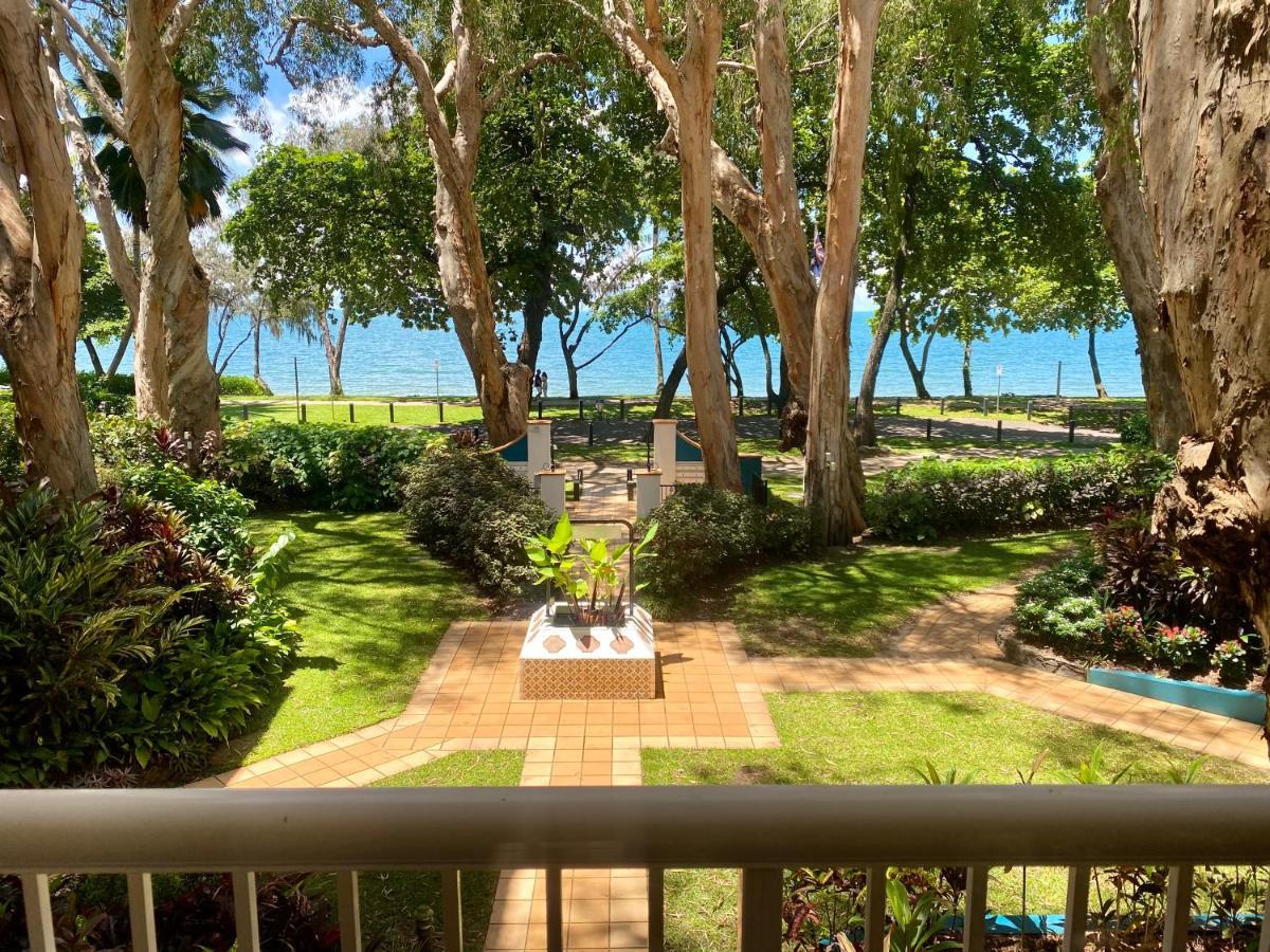 Beachview Apartments At Villa Paradiso Палм Коув Екстериор снимка
