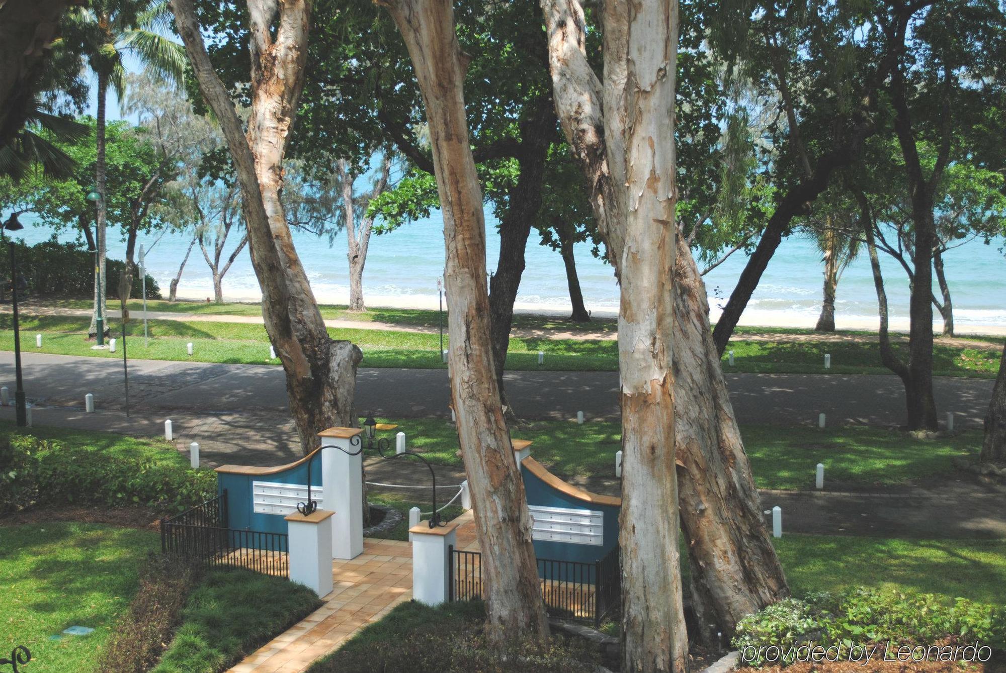 Beachview Apartments At Villa Paradiso Палм Коув Екстериор снимка