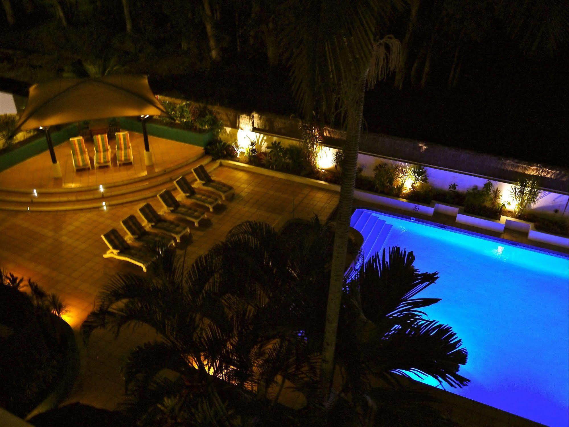 Beachview Apartments At Villa Paradiso Палм Коув Екстериор снимка