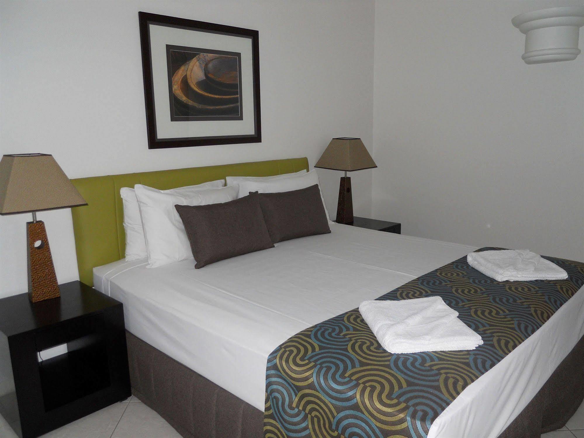 Beachview Apartments At Villa Paradiso Палм Коув Екстериор снимка
