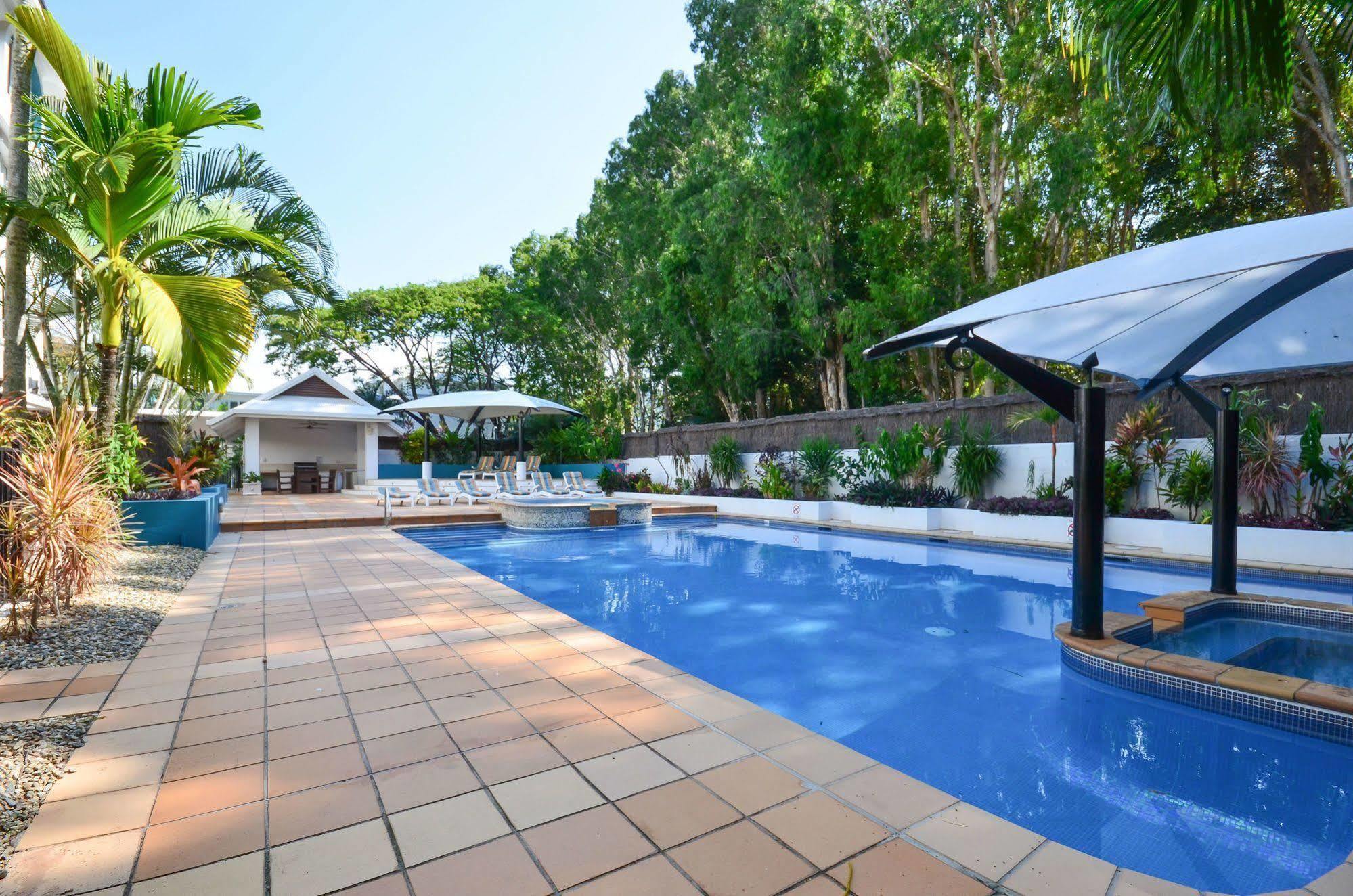 Beachview Apartments At Villa Paradiso Палм Коув Екстериор снимка